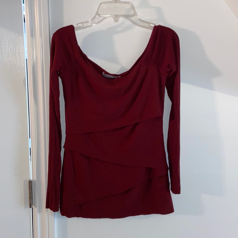 Bailey/44 off the shoulder top with ribbed patter. Size small in a maroon color